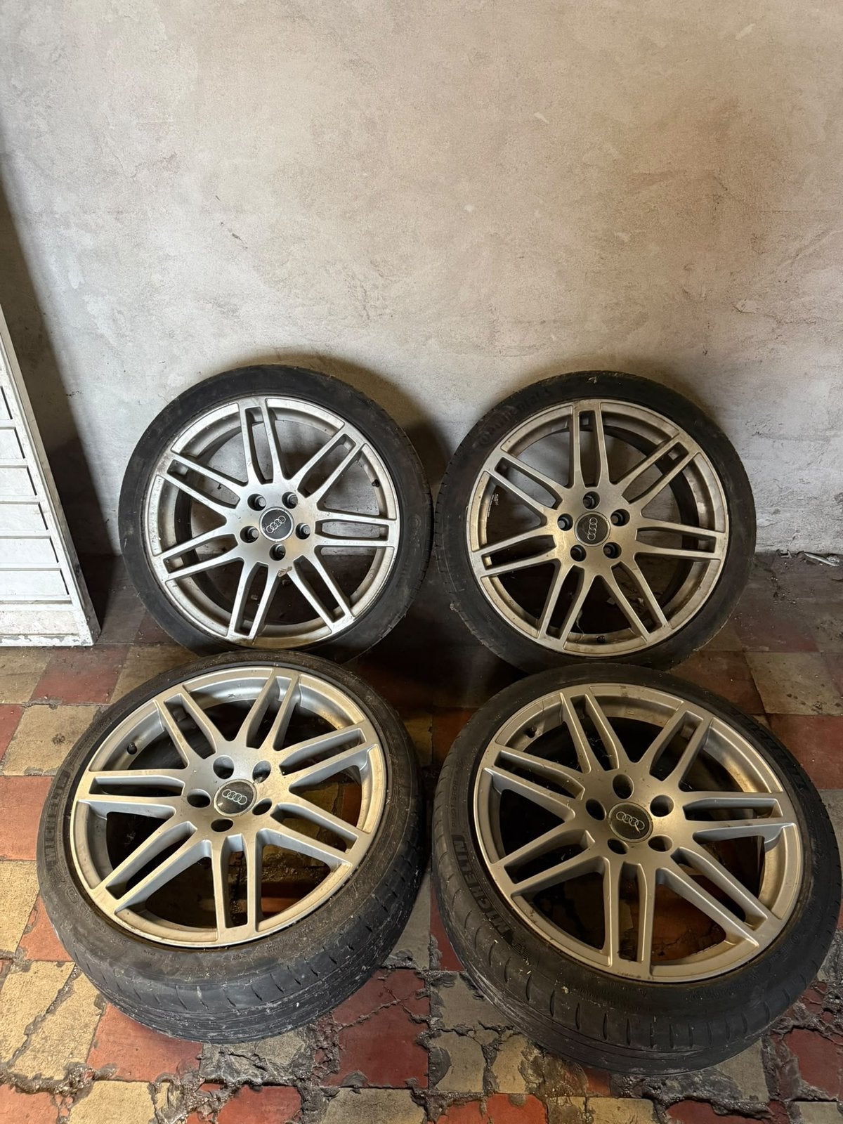 Audi jantes, Enlèvement ou Envoi, Pneu(s)