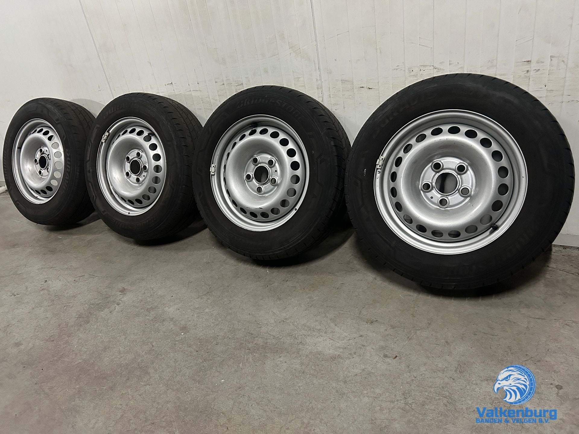 6-7mm! Originele VW Transporter T5 GP T6 T6.1 16 inch stalen, Autos : Pièces & Accessoires, Pneus et Jantes, 16 pouces, Pneus été