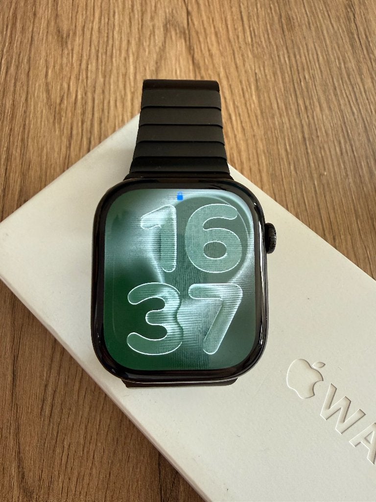 Apple Watch Series 10 46 mm gitzwart in zeer goede staat, Handtassen en Accessoires, Ophalen, Gebruikt, Conditie, Zwart