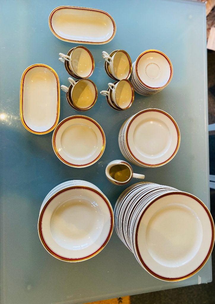 Vintage: minimalistisch servies 12 pers. Hutchenreuther, Antiek en Kunst, Antiek | Servies compleet, Ophalen