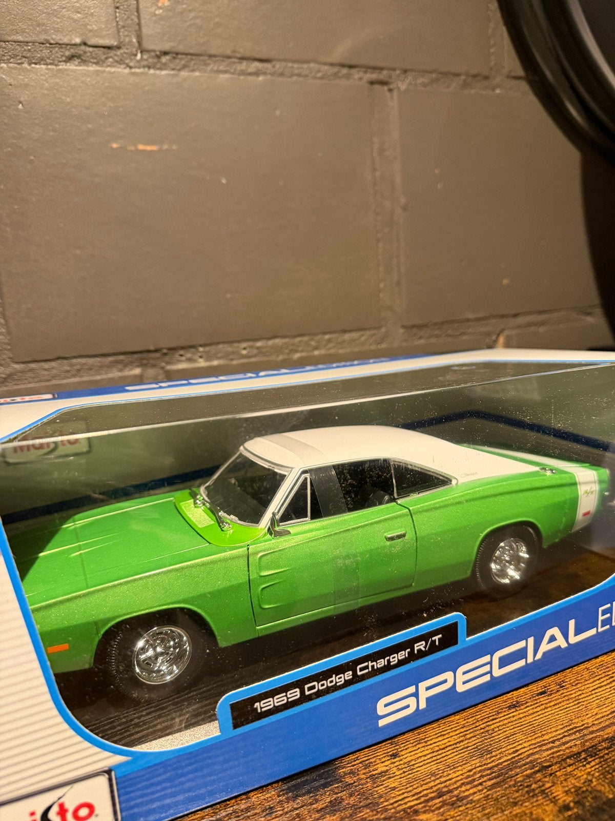 1969 Dodge Charger R/T, Hobby en Vrije tijd, Modelauto's | 1:18, Ophalen of Verzenden, Zo goed als nieuw, Maisto