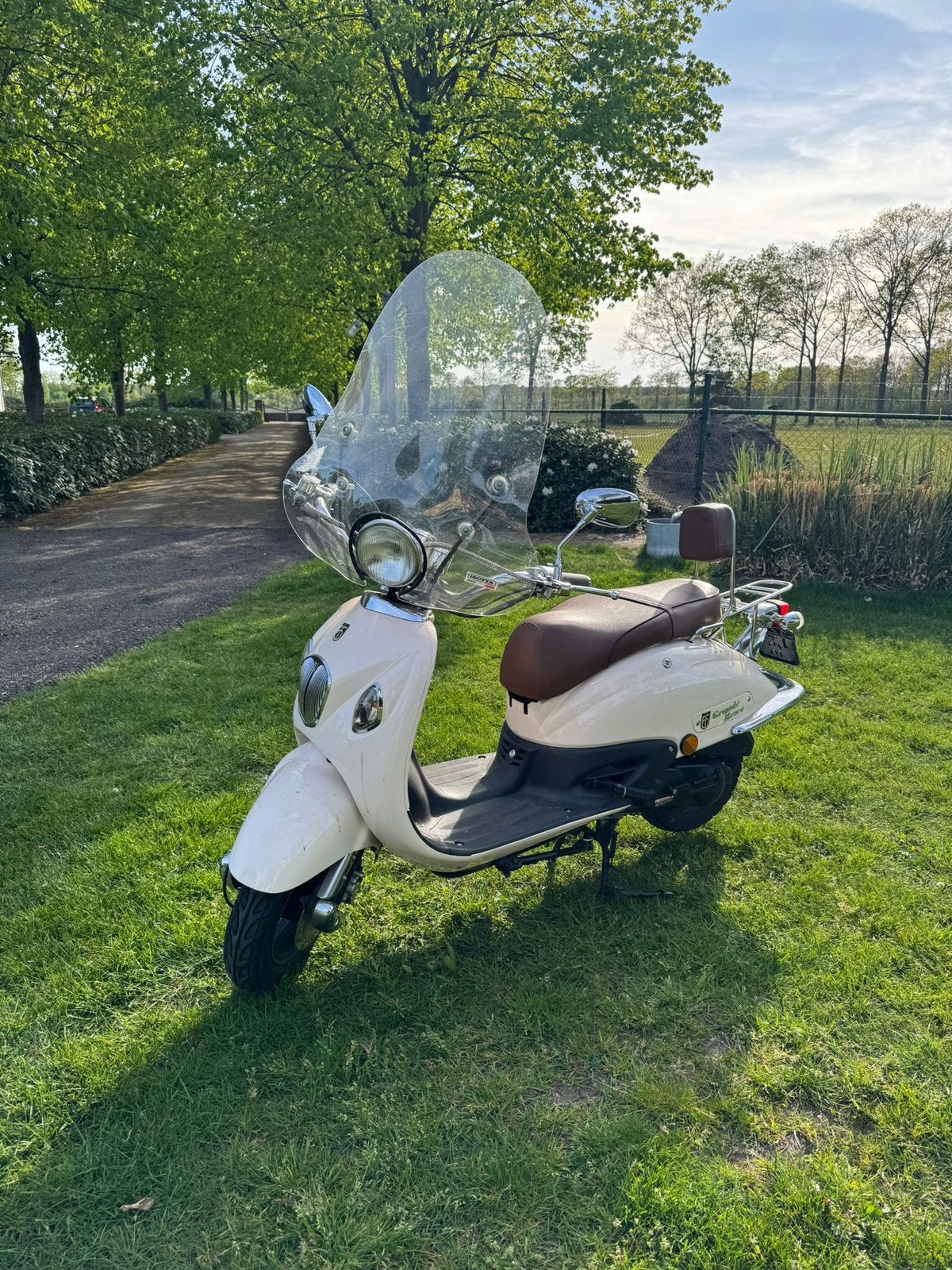 BTC Grande Retro scooter, Fietsen en Brommers, Scooters | Overige merken, Ophalen, Zo goed als nieuw