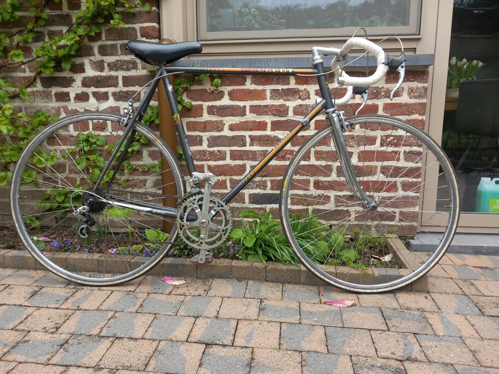 Retro koersfiets peugot. Donker grijs, Enlèvement