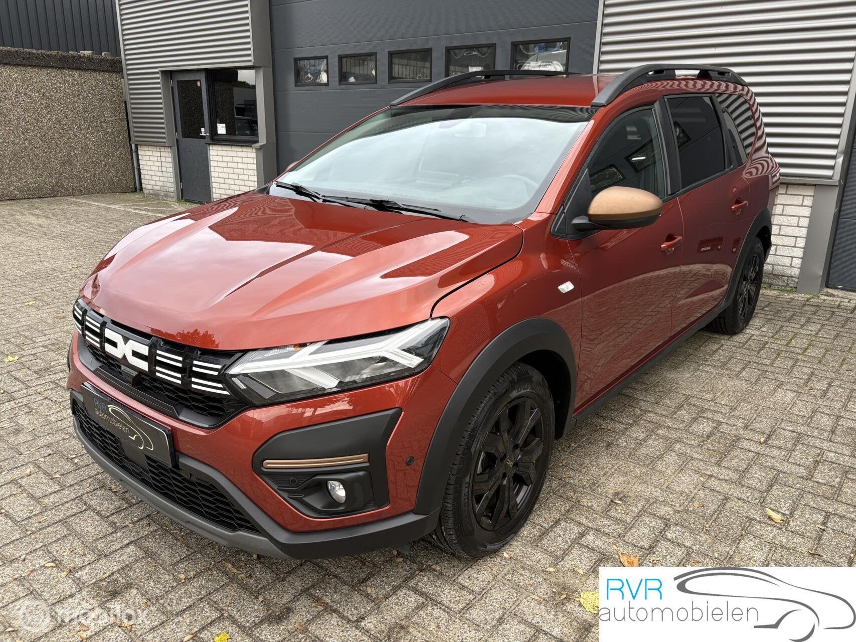 Dacia Jogger 1.6 Hybrid 140 Extreme/7PERS/SCHADE, Auto's, Gebruikt, Zwart, 4 cilinders, Bruin