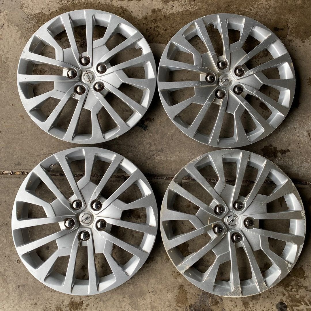 Wieldoppen Opel Vivaro 9833693377 Set 17 inch 9833696877, Gebruikt, -, -, Ophalen of Verzenden