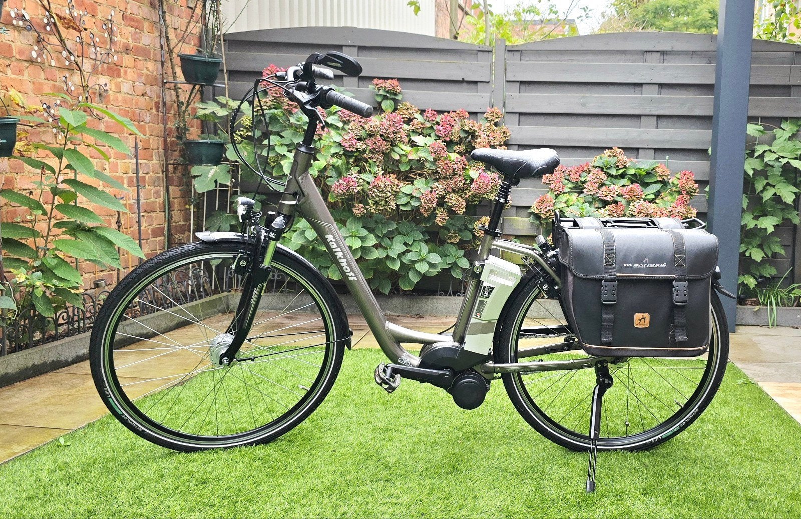 Vélo électrique à moteur central avec une très bonne batteri, Enlèvement