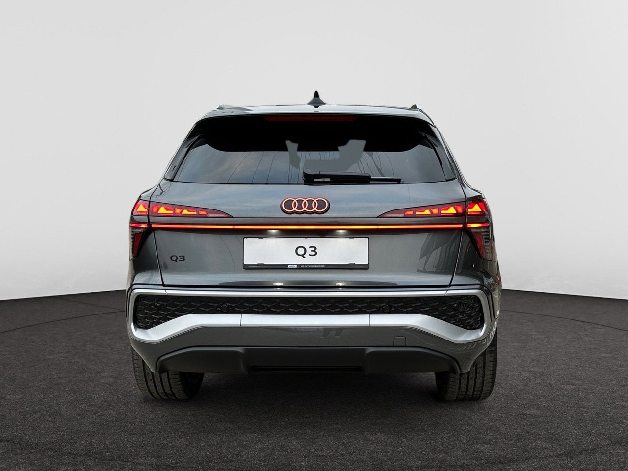 Audi Q3 SUV e-hybrid (PHEV) CORPORATE S 272 PK S TRONIC, Auto's, Automaat, 48 g/km, https://public.car-pass.be/vhr/c24ff7c9-7aa2-43e9-a10b-58b52e787cb4