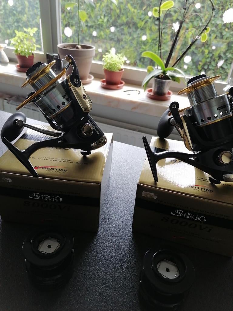 2 x TUBERTINI SIRIO 8000Vi. BOOTMOLENS. NIEUW, Enlèvement ou Envoi, Neuf, Moulinet