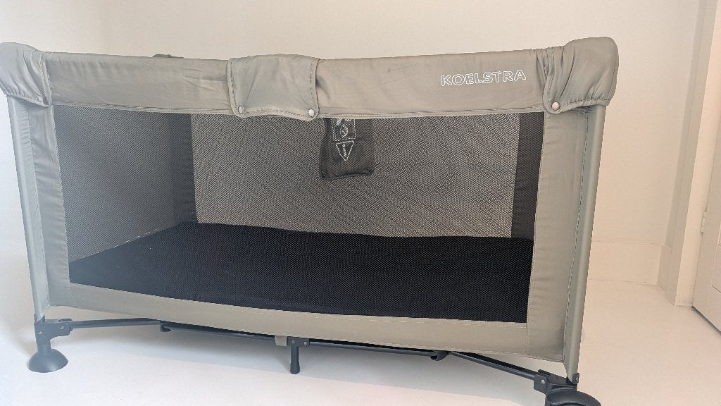 Reisbed Koelstra in perfecte staat (olijfgroen), Enfants & Bébés, Matelas, Moins de 70 cm, Comme neuf, Enlèvement