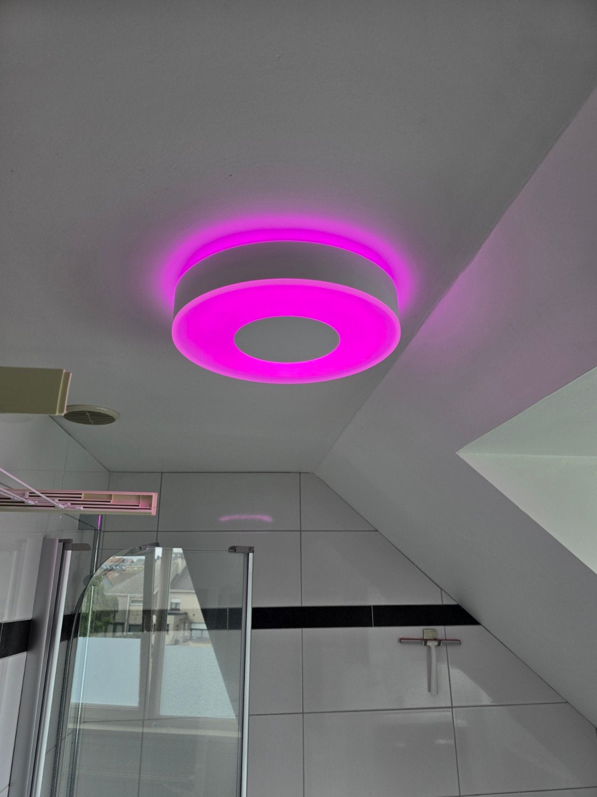 philips hue badkamerplafondlamp xamento M (2025), Enlèvement ou Envoi, Spot de salle de bain, Source lumineuse incluse, Comme neuf