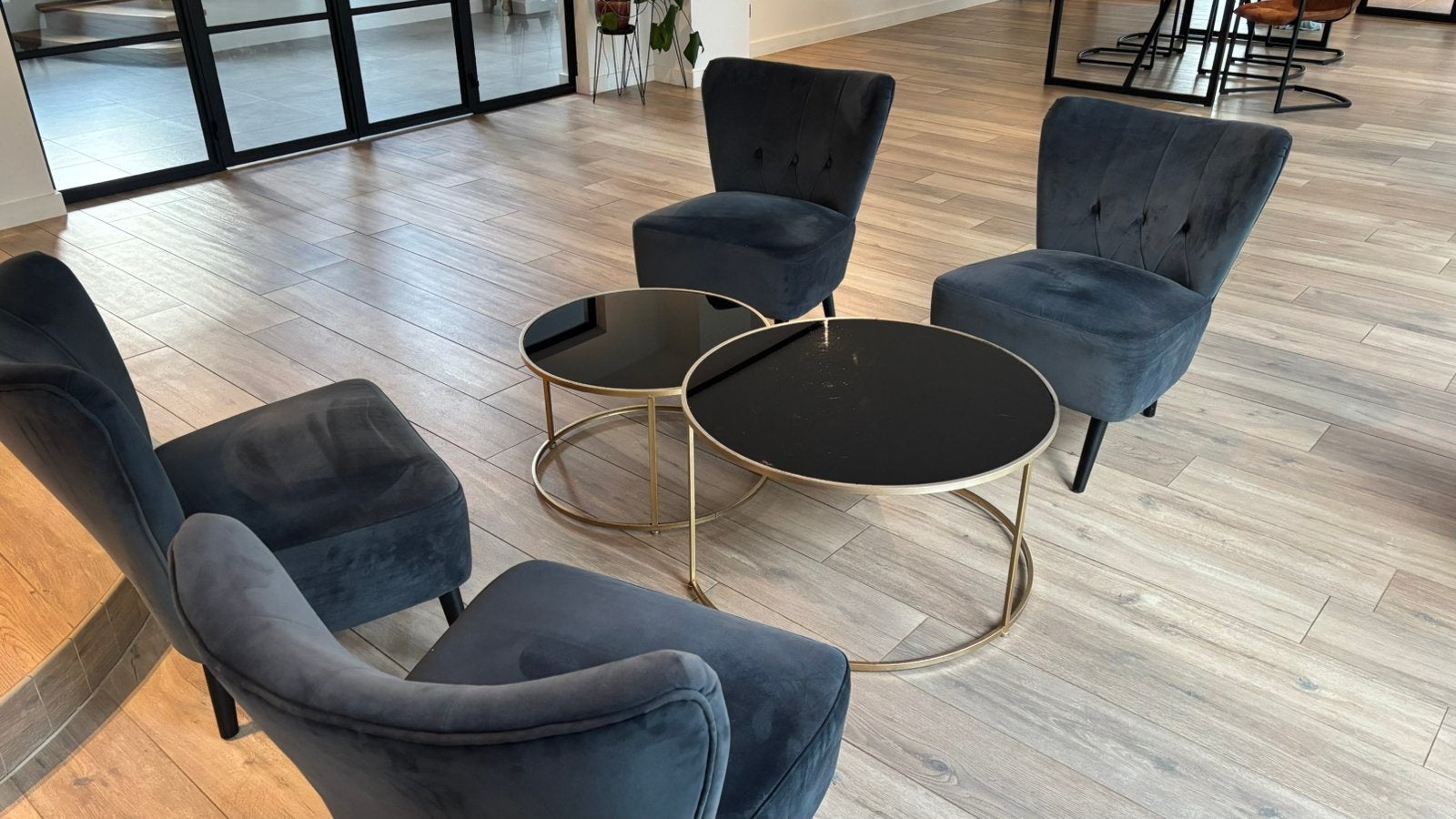 Lounge zeteltjes, Ophalen