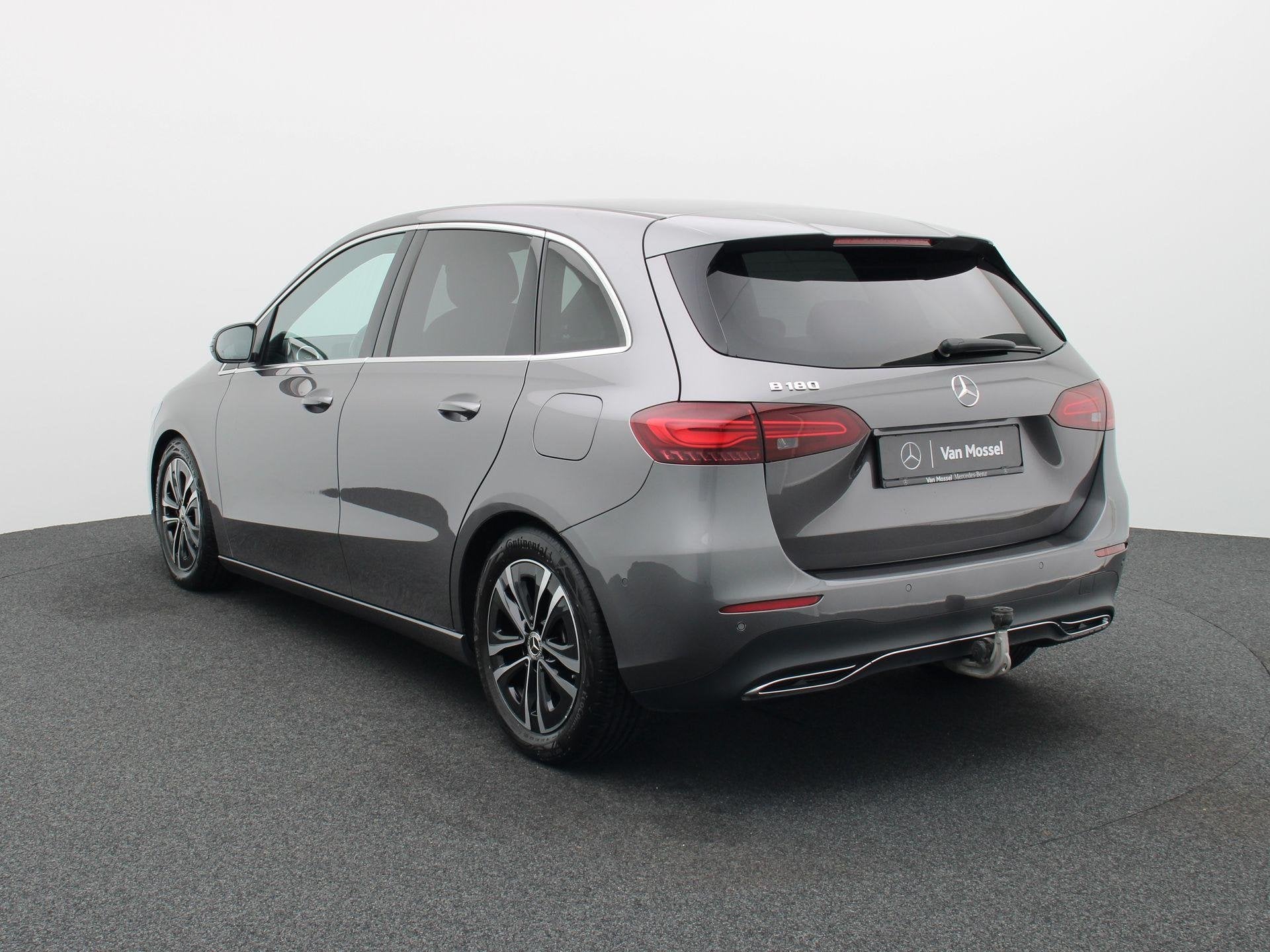 Mercedes-Benz B 180 Business Line + CARPLAY + TREKHAAK +, Dealer onderhouden, Monovolume, 4 cilinders, 136 pk