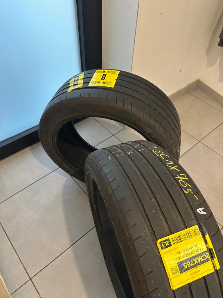 Set van 2 Goodyear autobanden 235/45 R19 99H XL, Véhicule de tourisme, Pneu(s), 19 pouces, Enlèvement