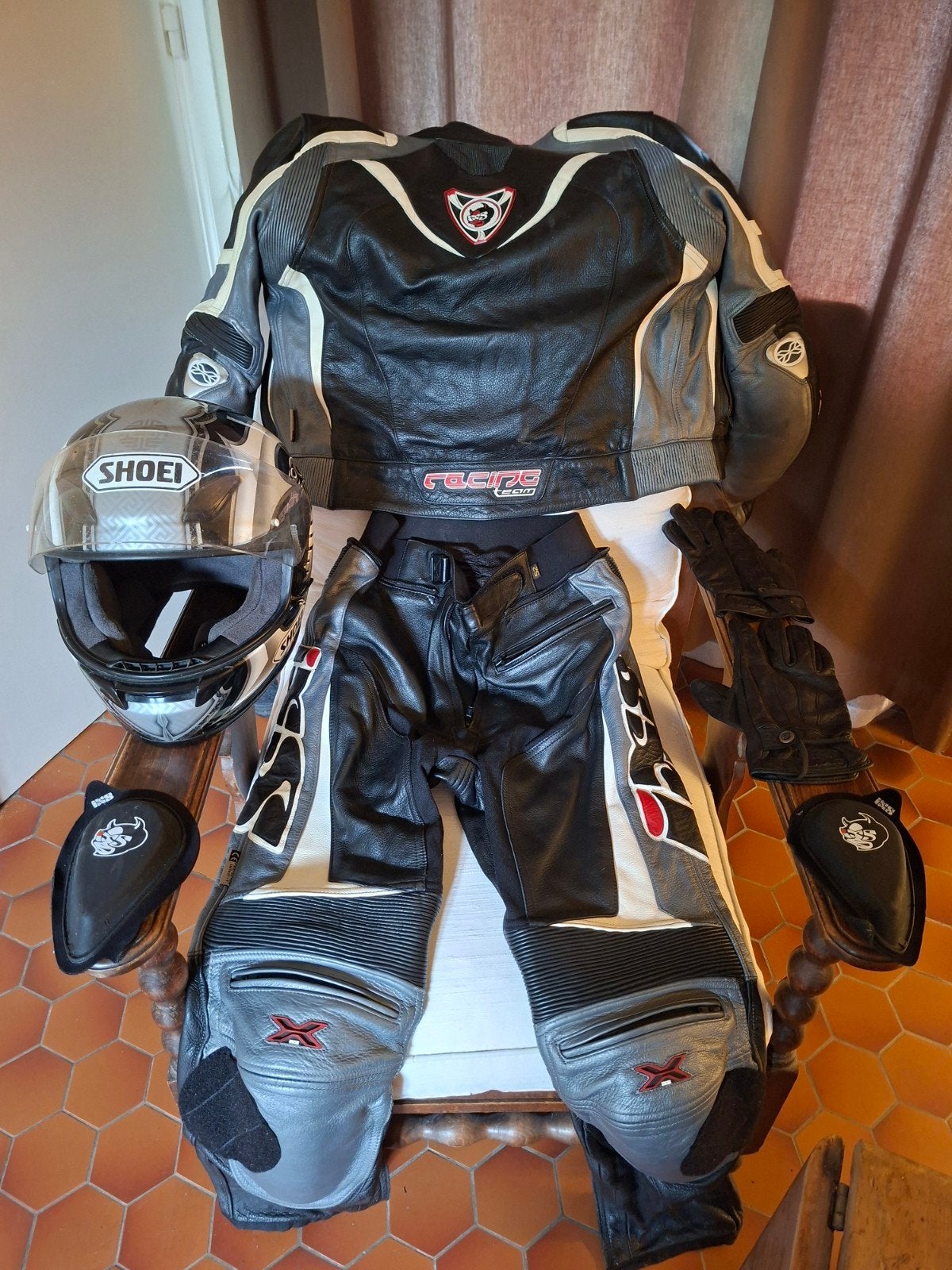 IXS lederen motorpak + Shoei helm + handschoenen-ongevalvrij, Motoren, Kleding | Motorkleding, Ophalen, Handschoenen