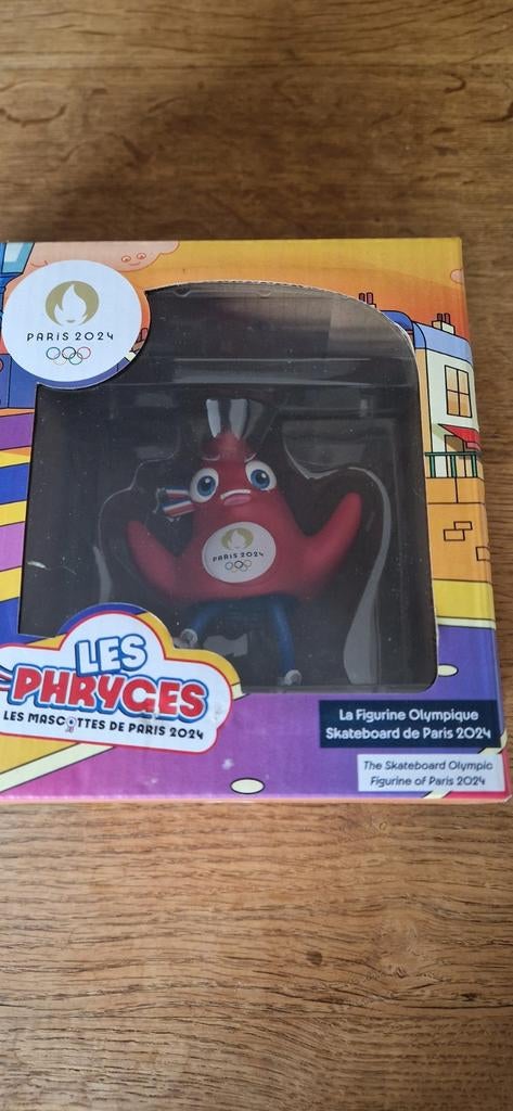 Officieel mascottefiguur van de Olympische Spelen van Frankr, Ophalen