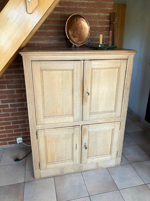 armoire: meuble tv chêne, Enlèvement