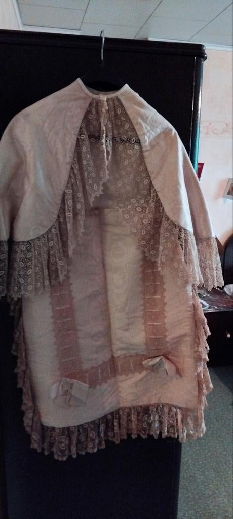 Ancienne tenue de baptème.