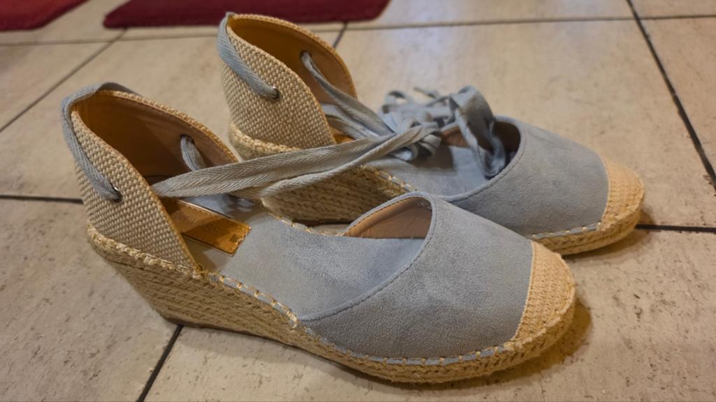 Blauwe espadrilles met leren hak, Kleding | Dames, Schoenen, Ophalen of Verzenden, Nieuw, Blauw, Espadrilles