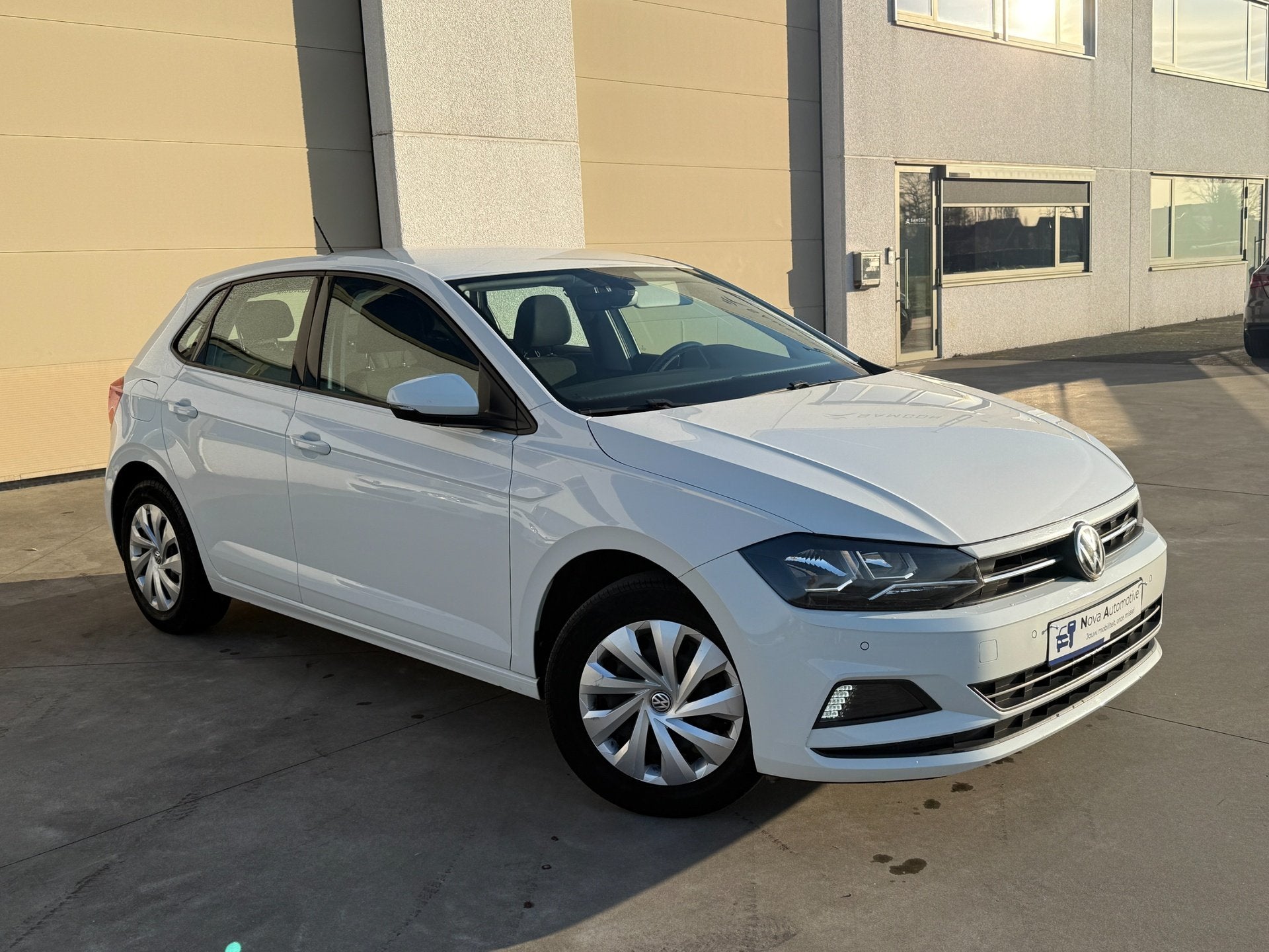 Volkswagen Polo 1.0i, 11/2017, Airco, Carplay, 12m Garantie, Voorwielaandrijving, Stof, Wit, Bedrijf
