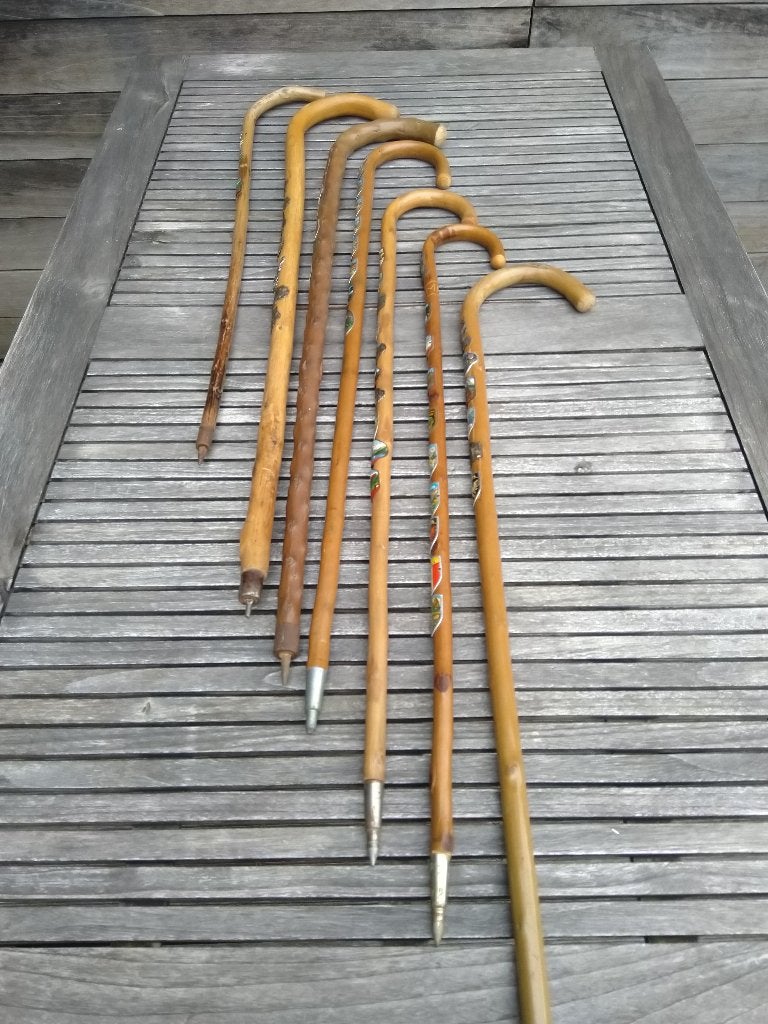 Wandelstokken In Hout Met Medaillons op., Antiek en Kunst, Ophalen