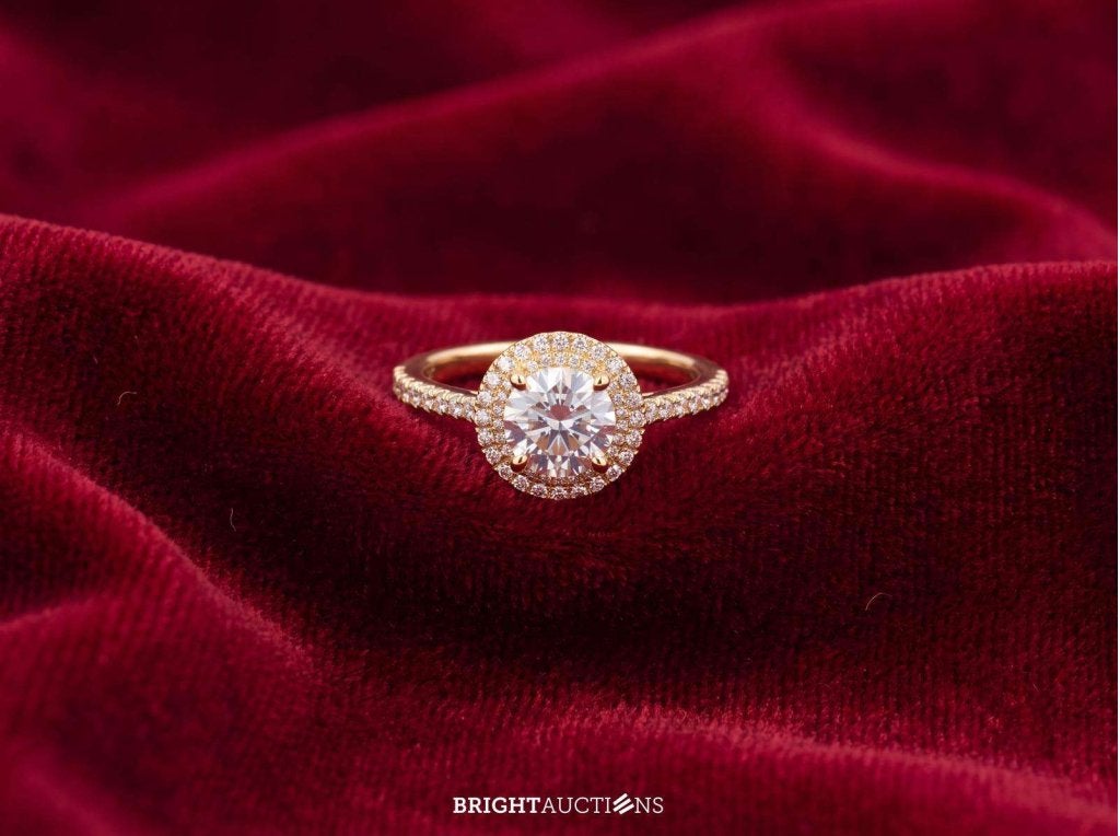 Gouden entourage ring met diamanten en een briljant, Handtassen en Accessoires, Ringen, Diamant, Niet ingevuld, Nieuw, 17 tot 18