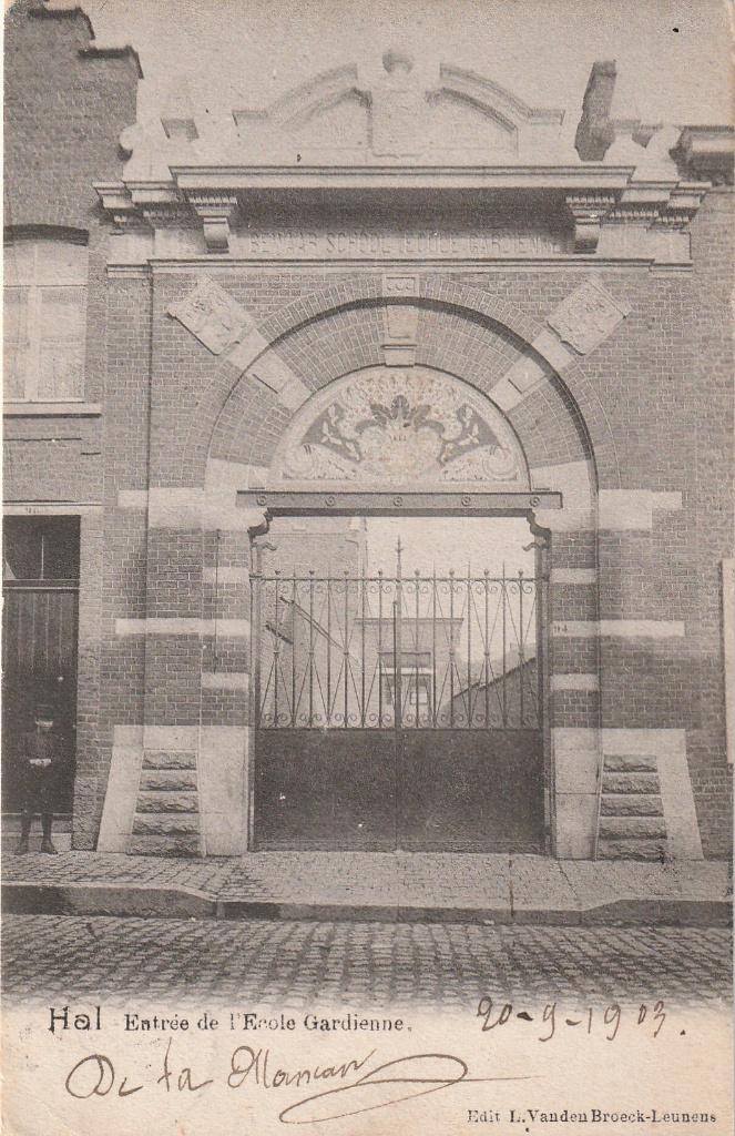 Halle Hall, Envoi