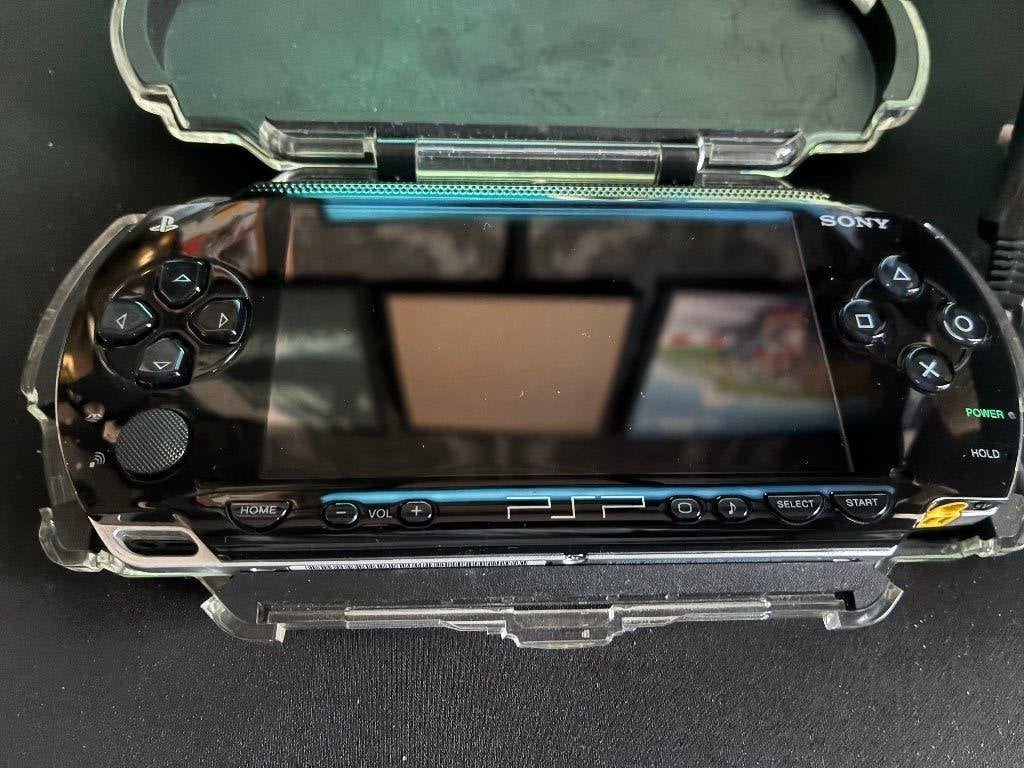 À vendre : bundle PSP Fat (1000) — très bon état, Consoles de jeu & Jeux vidéo, Enlèvement ou Envoi, Comme neuf, PSP, Avec jeux