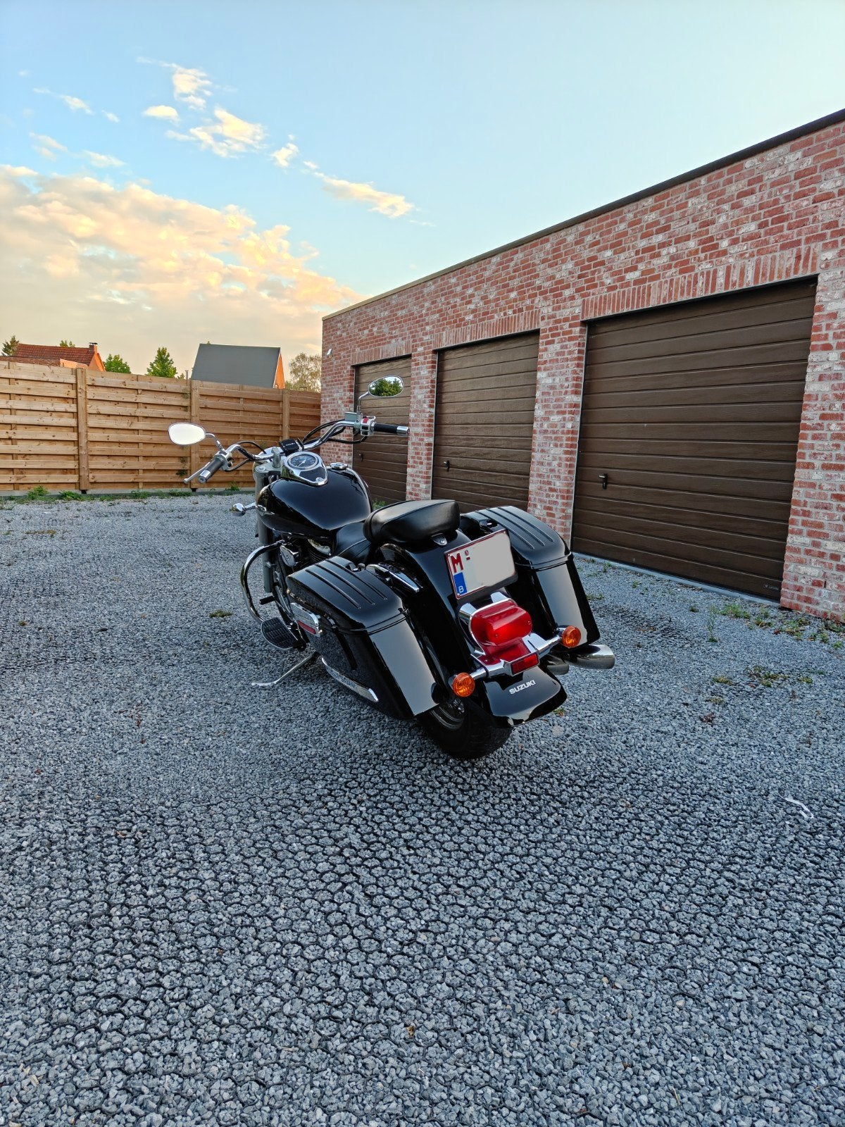 Suzuki intruder
Zeer goede staat, enkel spatbord, Cardan-aandrijving, 2 cilinders, Occasion, Bedrijf