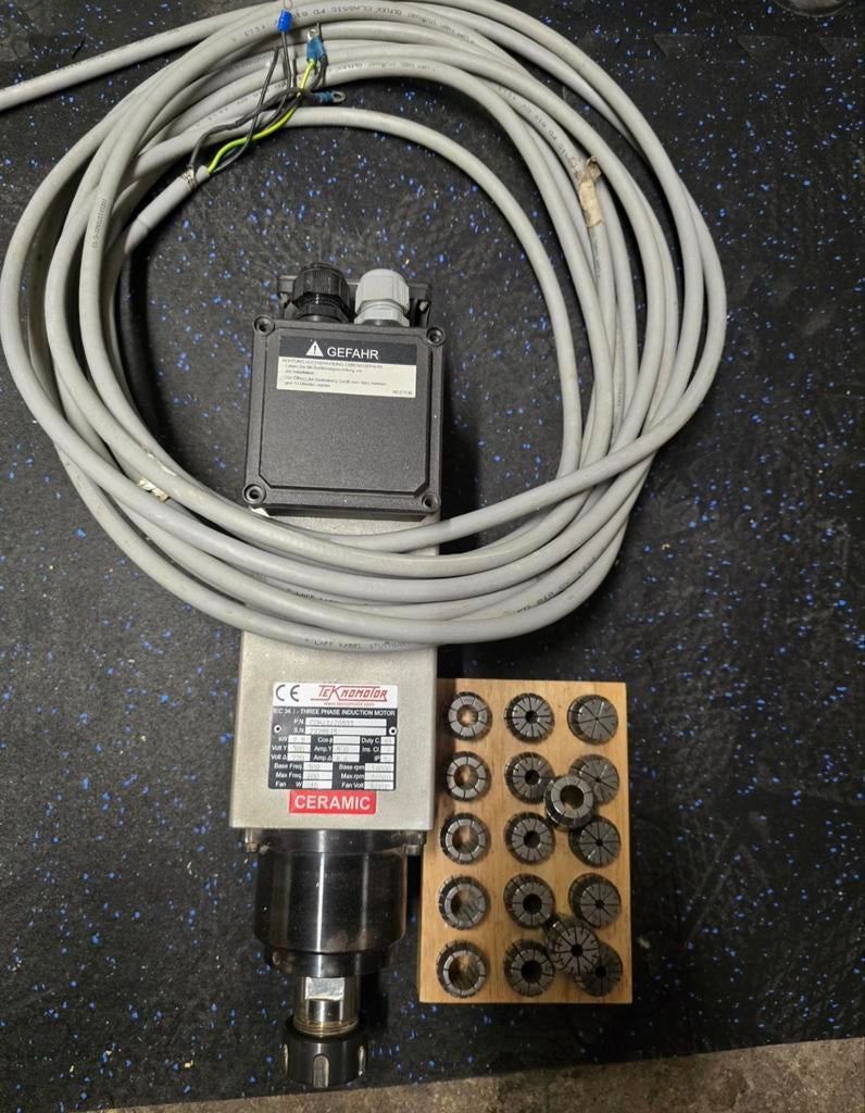 LOT POUR CNC ( broche, électronique,moteur), Doe-het-zelf en Bouw, Gereedschap | Freesmachines, Ophalen of Verzenden