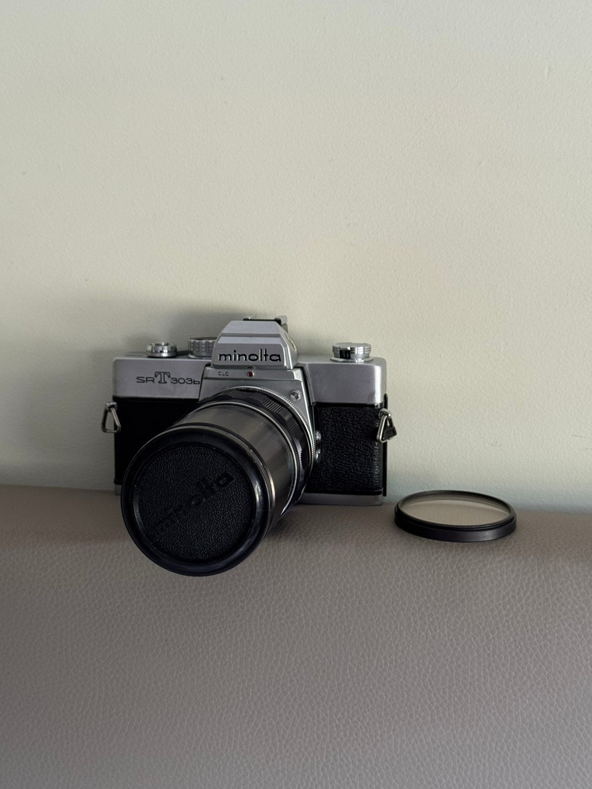 Minolta SRT303b + UV filter film / analoge camera, TV, Hi-fi & Vidéo, Appareils photo analogiques, Enlèvement ou Envoi, Comme neuf