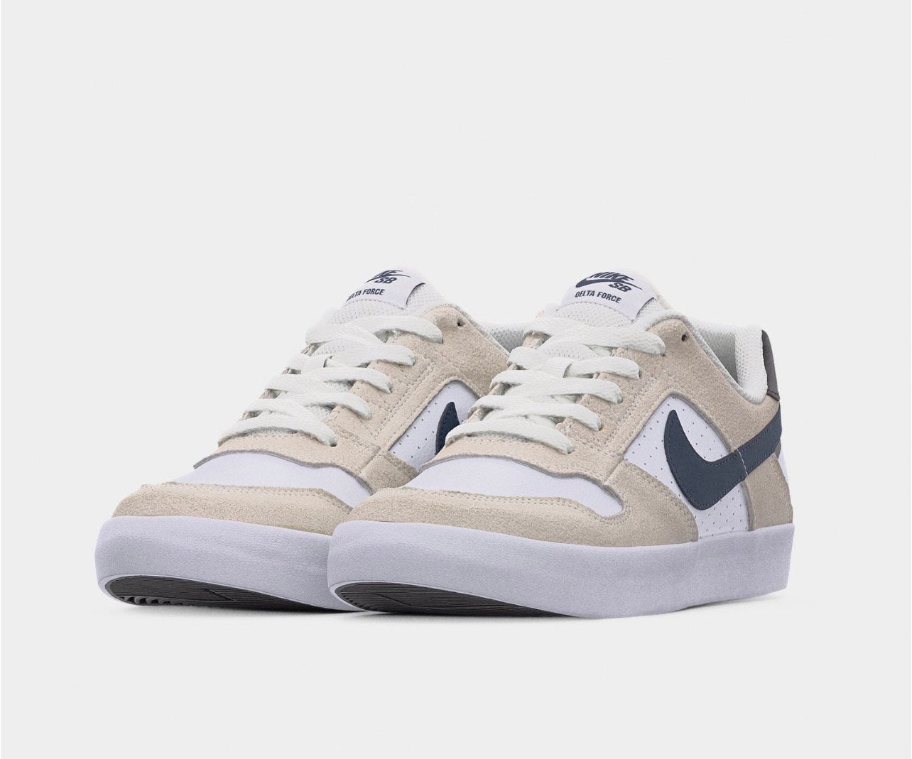 Nike SB Delta Force Vulc – Neuves – Taille 44,5 – Blanc/Gris, Vêtements | Hommes, Chaussures, Enlèvement ou Envoi, Neuf, Blanc
