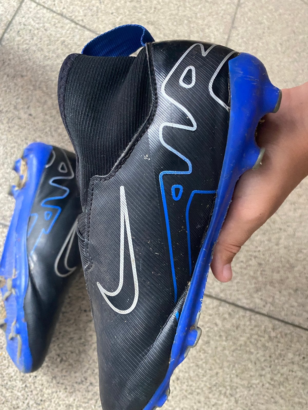 Voetbal schoennen, Sport en Fitness, Voetbal, Ophalen, Zo goed als nieuw, Schoenen