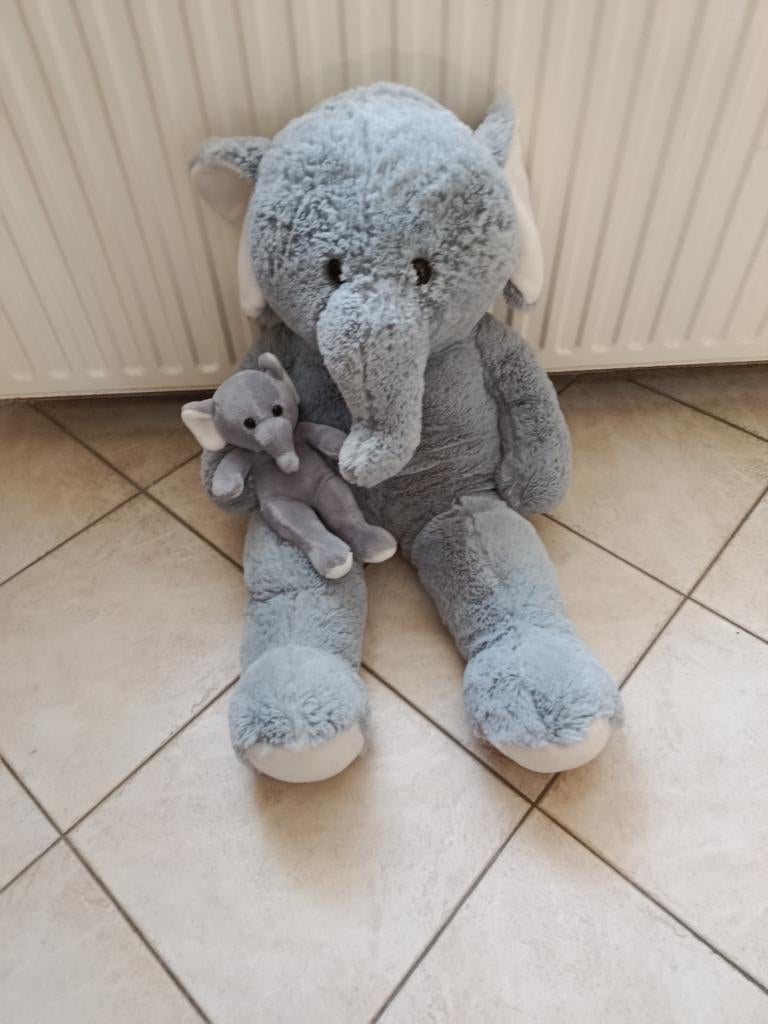 Grande peluche éléphant, Enfants & Bébés, Jouets | Peluches, Enlèvement, Éléphant