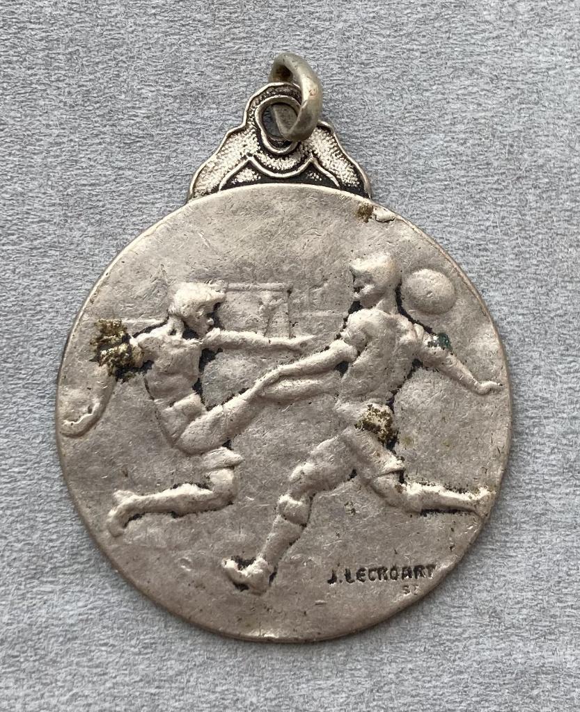 Médaille des dix ans de l'Excelsior Virton (1932), Verzamelen, Sportartikelen en Voetbal, Ophalen, Gebruikt, Overige typen