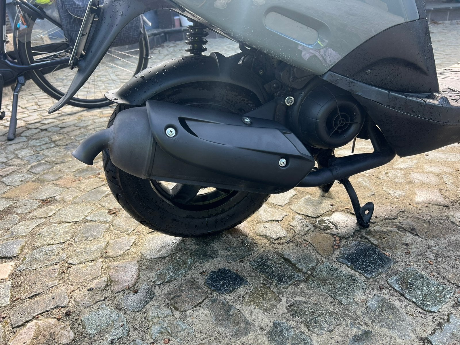 Standaard uitlaat te koop, Ophalen, Zip, Klasse B (45 km/u), Zo goed als nieuw