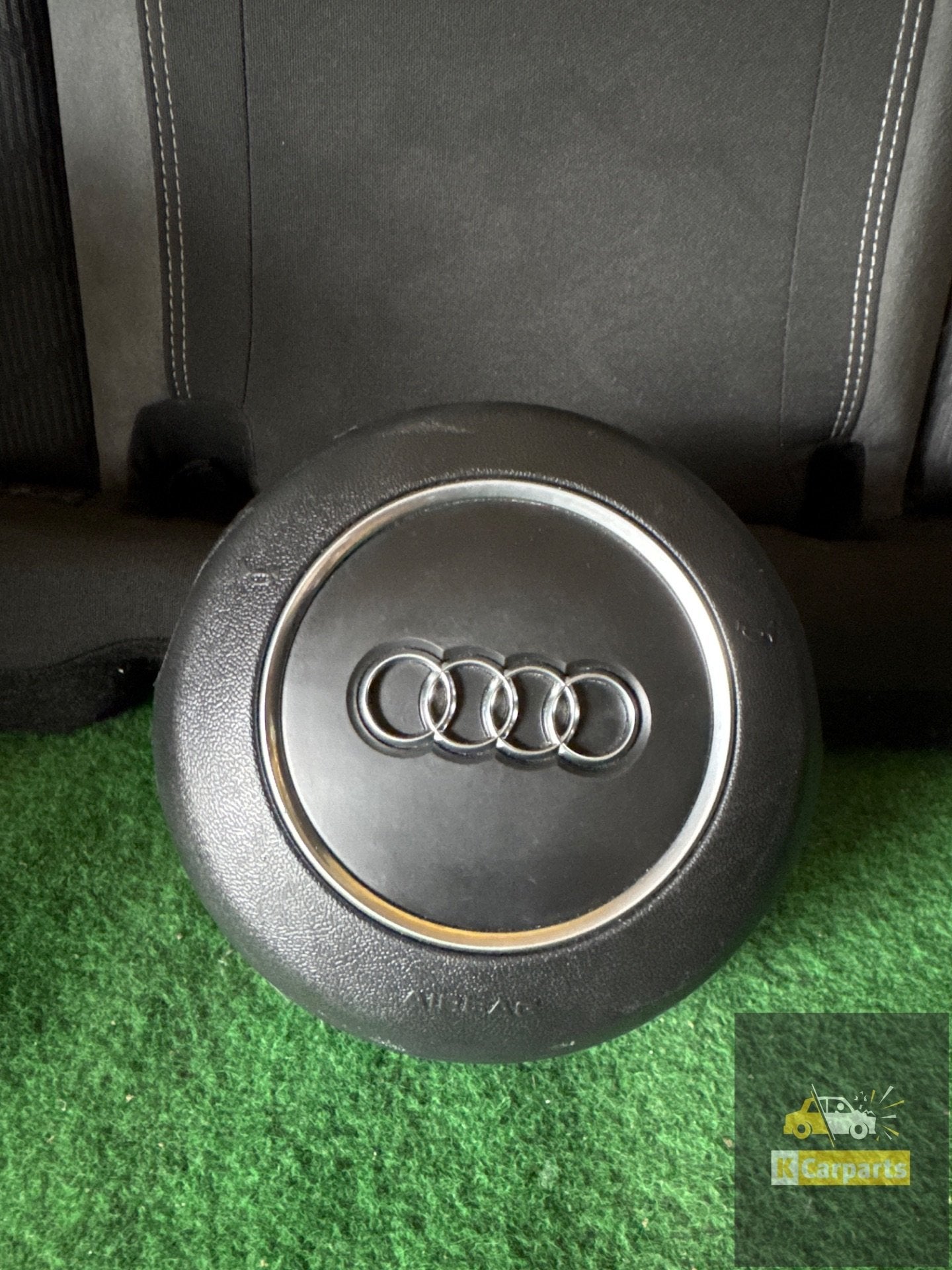 Airbag de volant d'origine Audi A4, A5, A3, Q5 8K0880201AE, AUDI AG, Auto-Union-Strasse 1
85045  Ingolstadt, DE, Audi, Utilisé