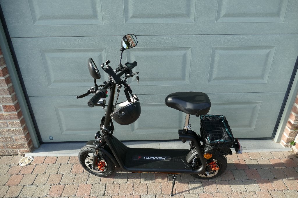 E step met  zitje en straten toelating, Fietsen en Brommers, Ophalen, Nieuw, Elektrische step (E-scooter)