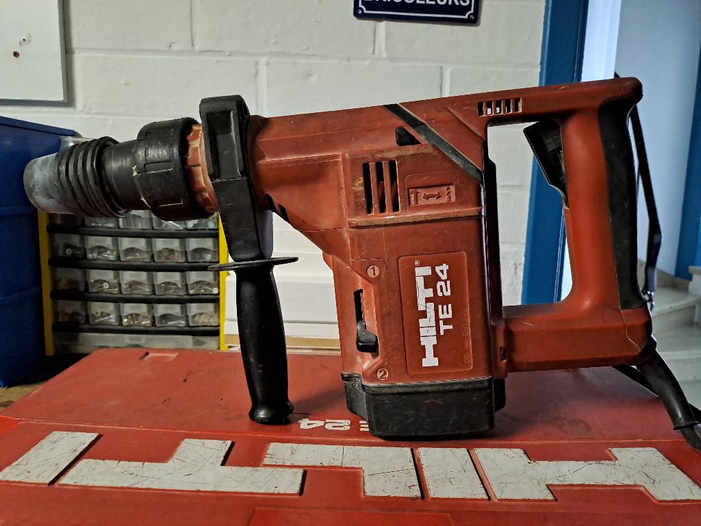 Marteau perforateur Hilti, Bricolage & Construction, 600 watts ou plus, Enlèvement, Utilisé, Mécanisme de percussion