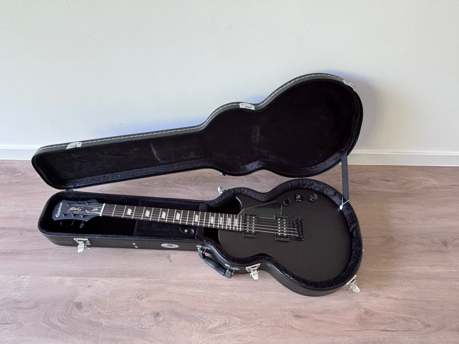 Epiphone elektrische gitaar + Line 6 Spider IV 75 versterker, Muziek en Instrumenten, Versterkers | Bas en Gitaar, Ophalen, Zo goed als nieuw