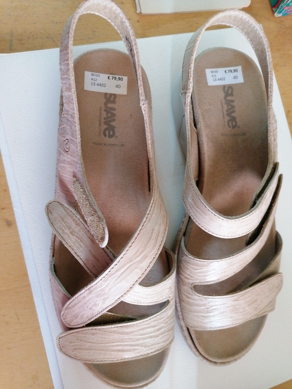 Nieuwe sandalen met uitneembare zool., Ophalen