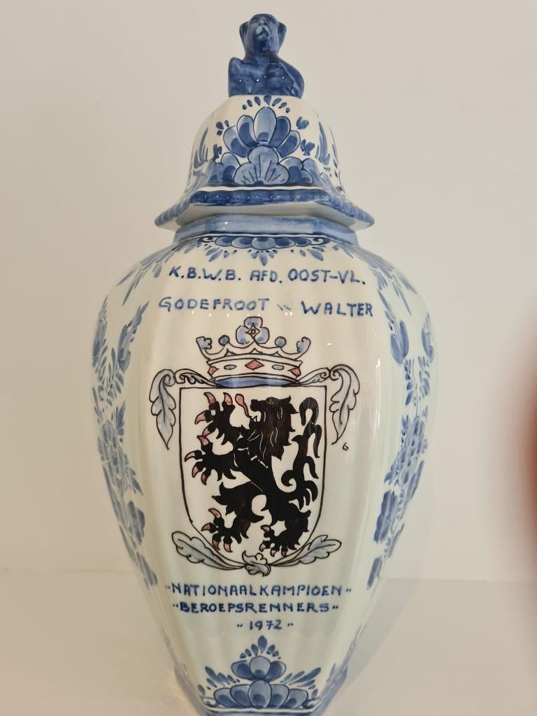 Gedenkvaas Walter Godefroot, Ophalen
