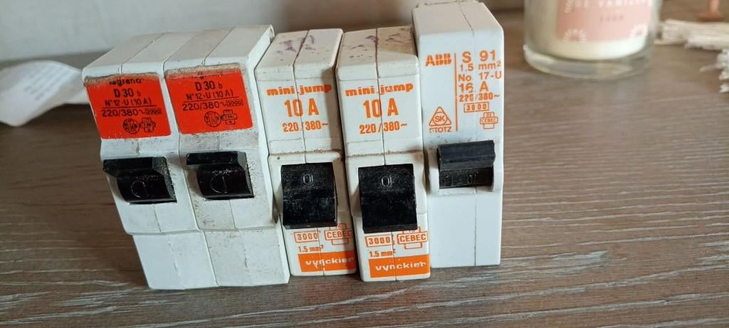 Lot de 5 anciens fusibles, Enlèvement, Utilisé, Autres types