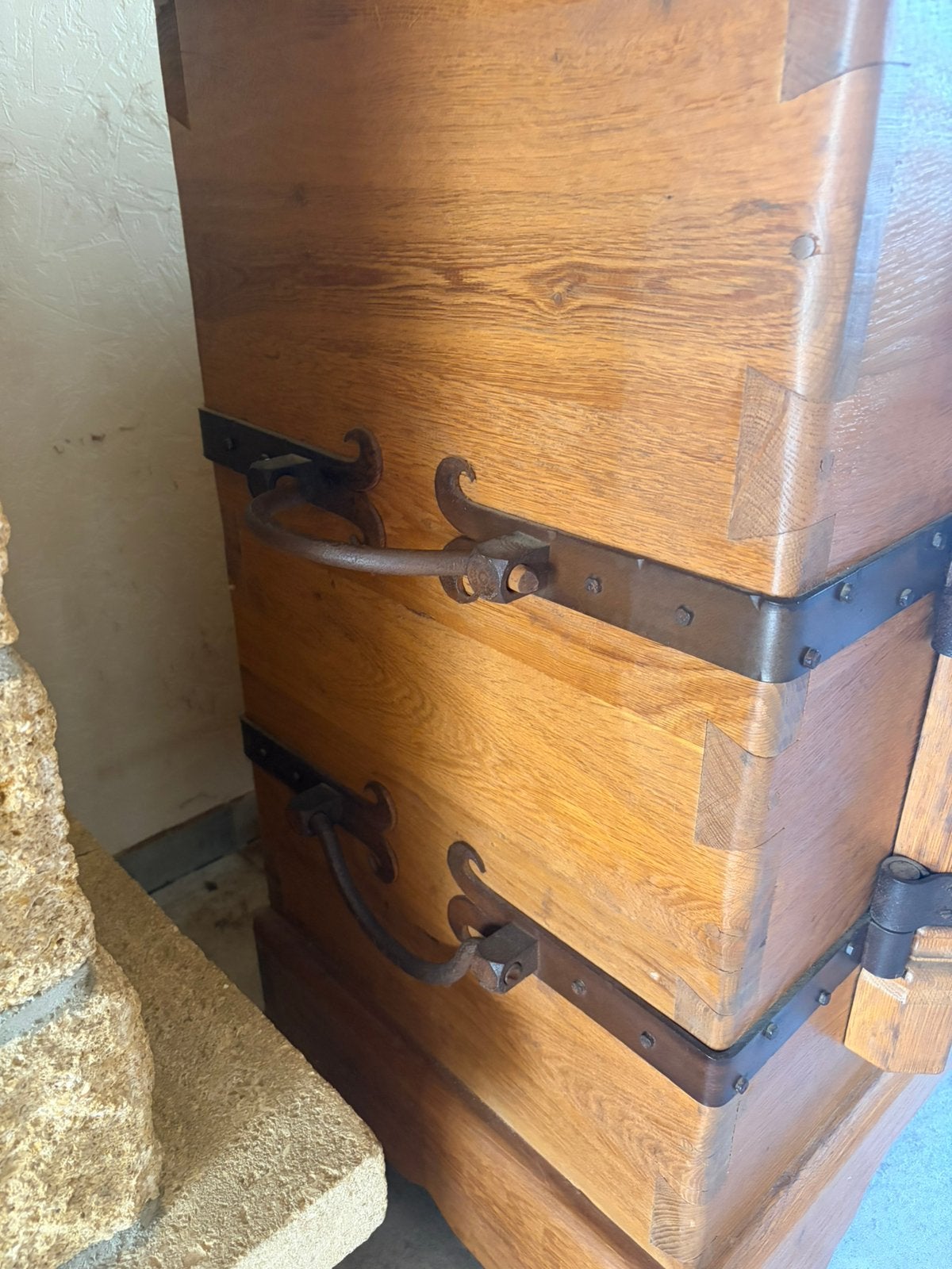 Massief dressoir met ketting, Huis en Inrichting, Ophalen, Zo goed als nieuw