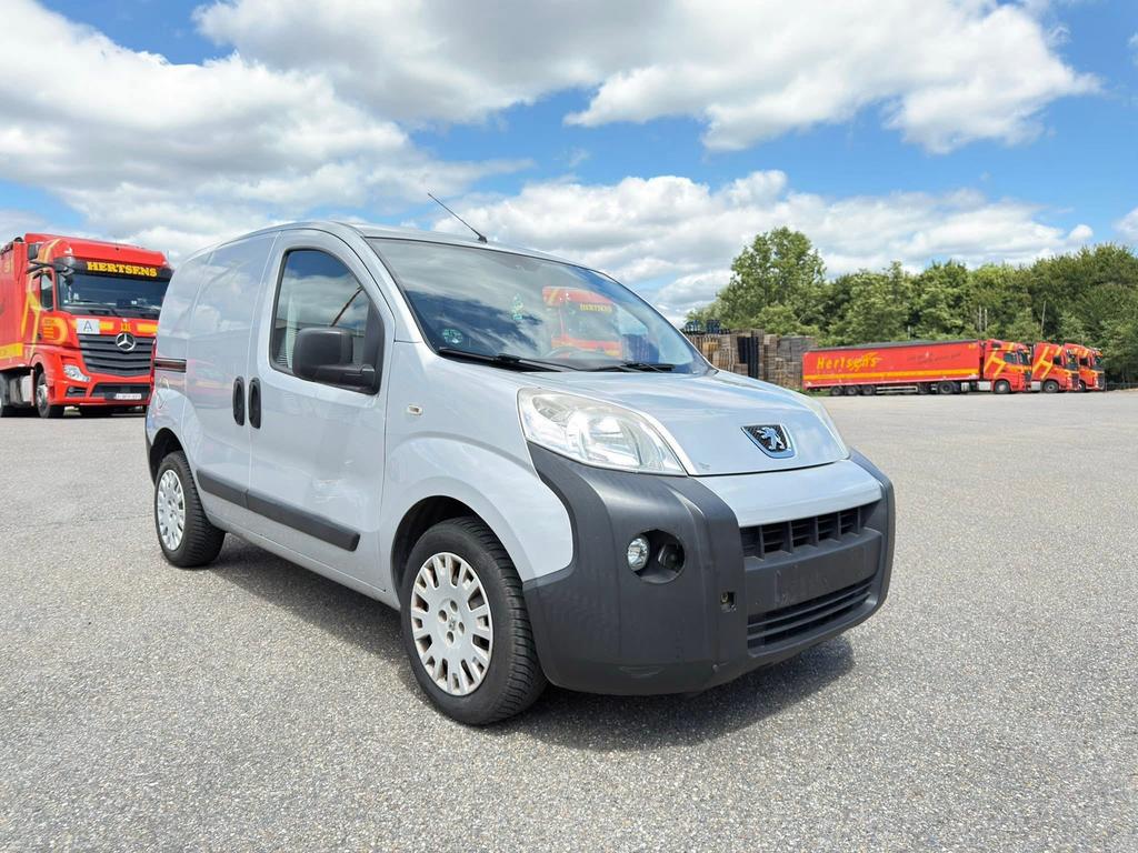 Peugeot Bipper 1.3 HDI / LICHTE VRACHT Automaat, Auto's, Peugeot, Automaat, Zwart, 4 cilinders, Bedrijf
