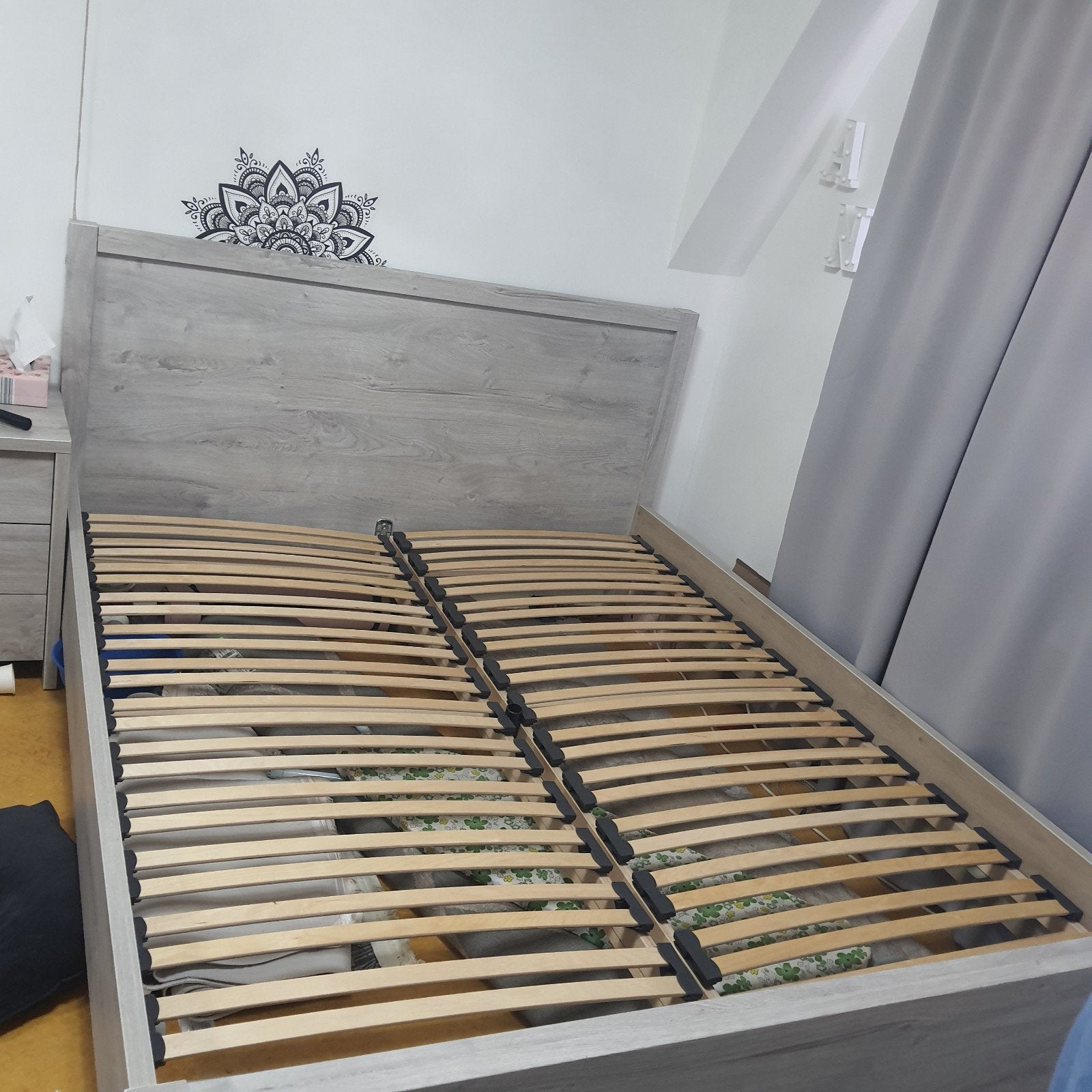 Bed zonder matras, Huis en Inrichting, Ophalen