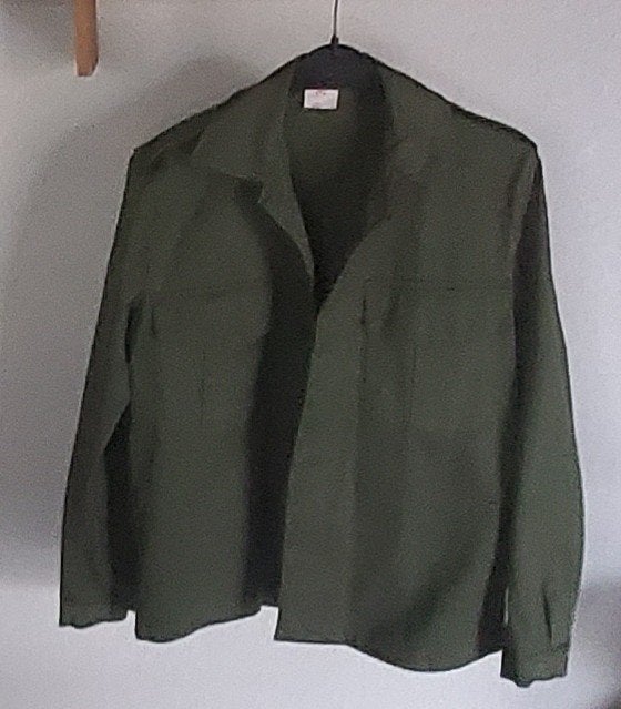 Nieuw stoer hemd (leger)groen (kleine maat/maat 35), Ophalen, Nieuw, Groen