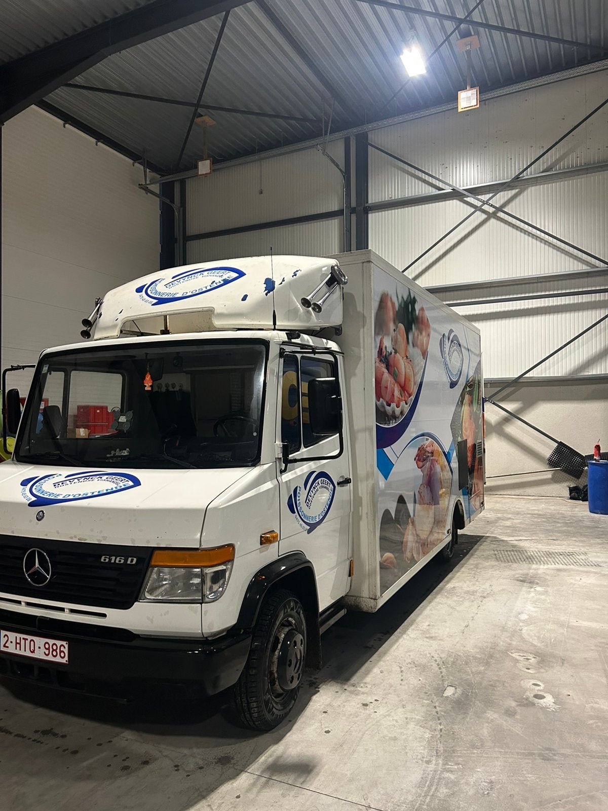Mercedes vario poissonnerie, Auto's, Vrachtwagens, Mercedes-Benz, Diesel, Particulier, 2 zetels