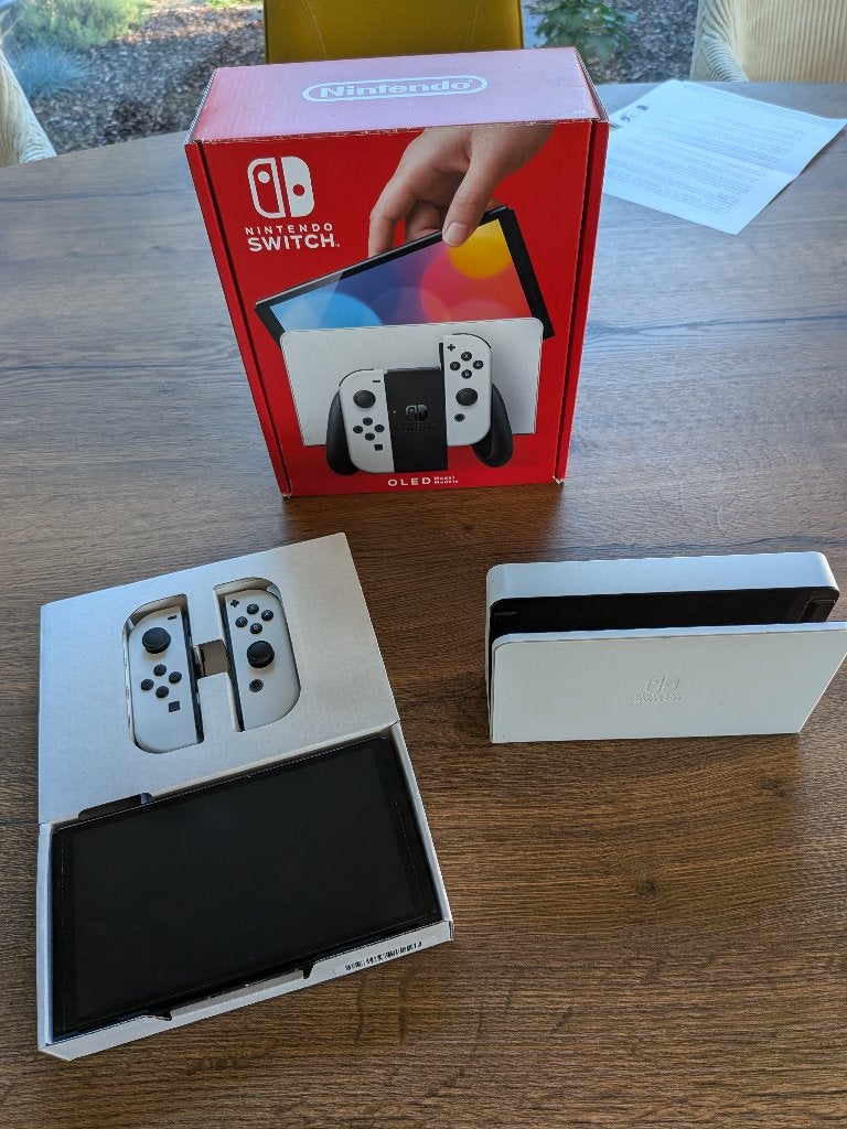 Nintendo Switch OLED Wit zeer goede staat. Scherm krasvrij., Enlèvement ou Envoi, Comme neuf, Avec 1 manette, Switch OLED