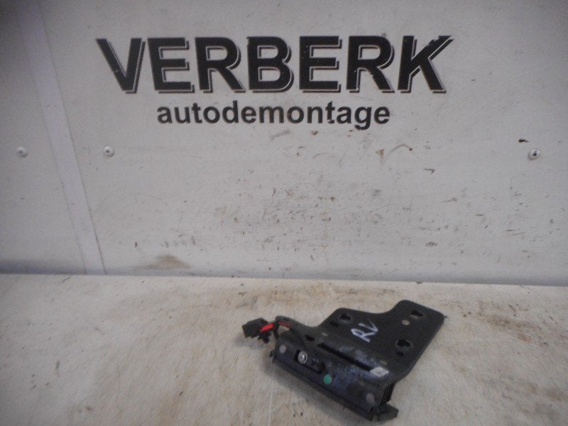 SLOTPLAAT RECHTS VOOR Ford Focus 2 C+C (6n41-l030w14-ag), Gebruikt, Henry-Ford-Straße  1
50735  Köln, DE, Ford-Werke GmbH, Voor