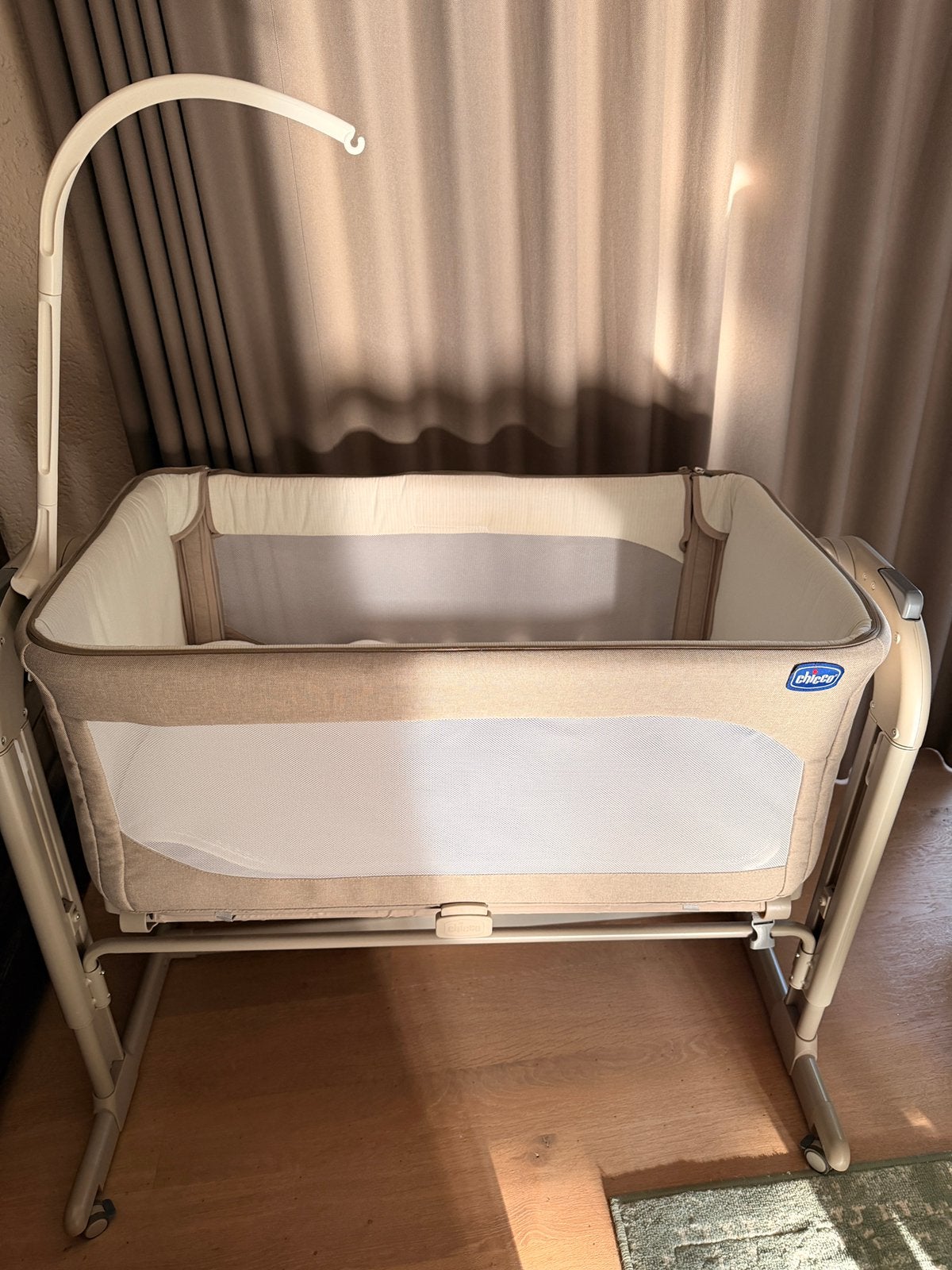 Chicco Next2Me Magic + AeroSleep matras – zo goed als nieuw, Enfants & Bébés, Enlèvement, Comme neuf